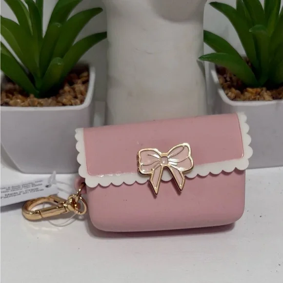 Juicy Couture White Crossbody Bag & Bath Body Works Hand Sanitizer - Picture 7 of 7